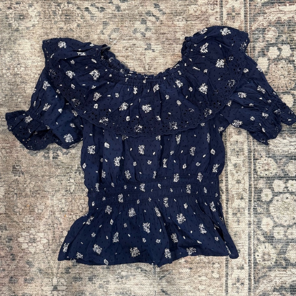 NWOT! Universal Thread Navy Puff Sleeve Floral Blouse